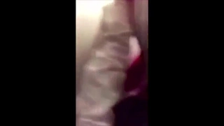 当丈夫开车时，饥渴的熟女在车上喷射！当众做爱！Franki_fox