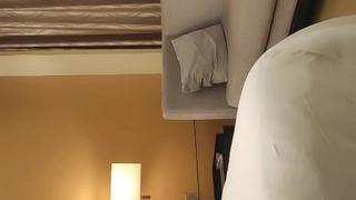 香艳职场极品销售客服上班跳蛋自慰 开档黑湿蜜穴夹紧跳蛋 快感欲止欲强 通话中失禁最美风景线 【影片大小】：1.83G