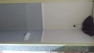 女友穿着内裤在洗碗，我实在忍不住了，进去直接抽插
