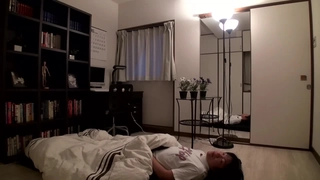 冰海啸E杯女生自摸潮吹，舔奶我看，近距离看屁眼